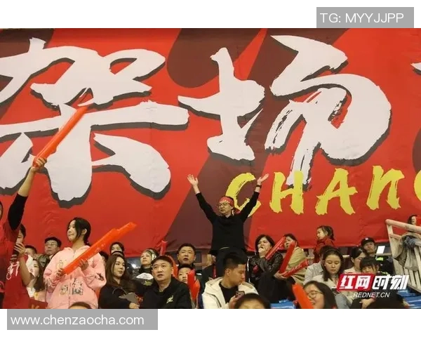 足球明星街头尬舞挑战赛引发热潮球迷齐聚共舞狂欢盛宴